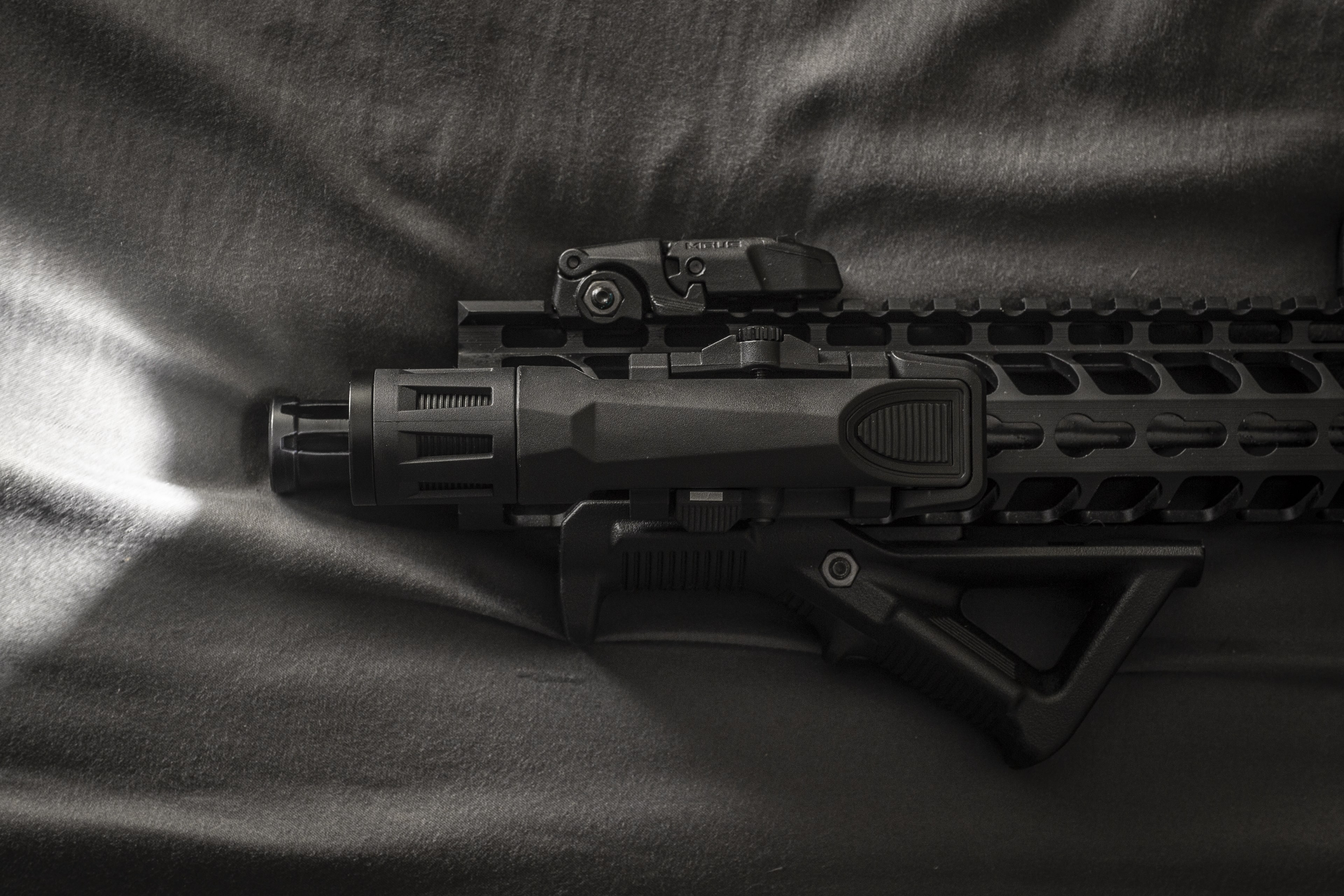 The Inforce WMLx Gen 2 mounted to an AR-pattern rifle. 